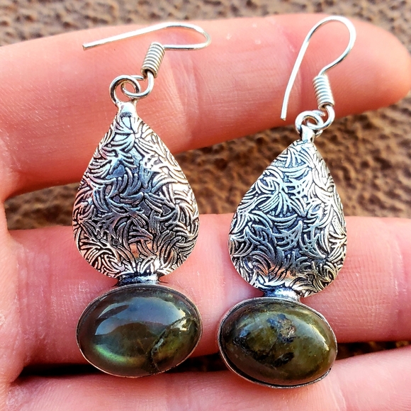 New Labradorite Silver Earrings. - Picture 5 of 9